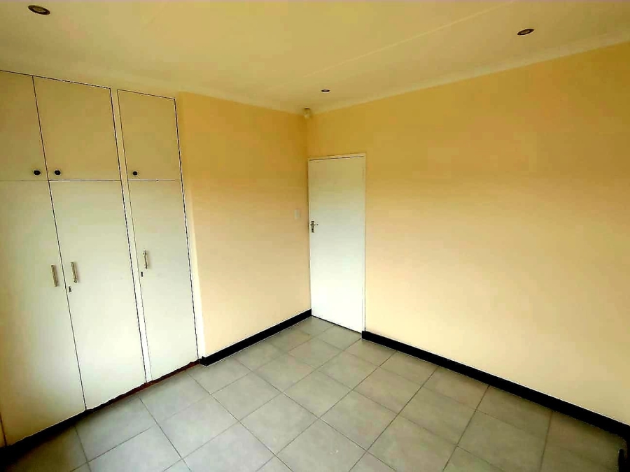 5 Bedroom Property for Sale in Beacon Bay Eastern Cape